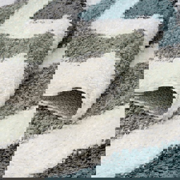 Moodi Shaggy Green Rug, Bordered design, underfloor heating | THE RUGS