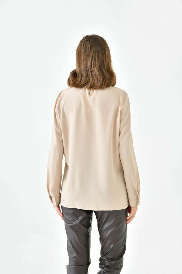 Hoxton Gal Oversized Long Sleeves Brooch Detailed Top in Beige