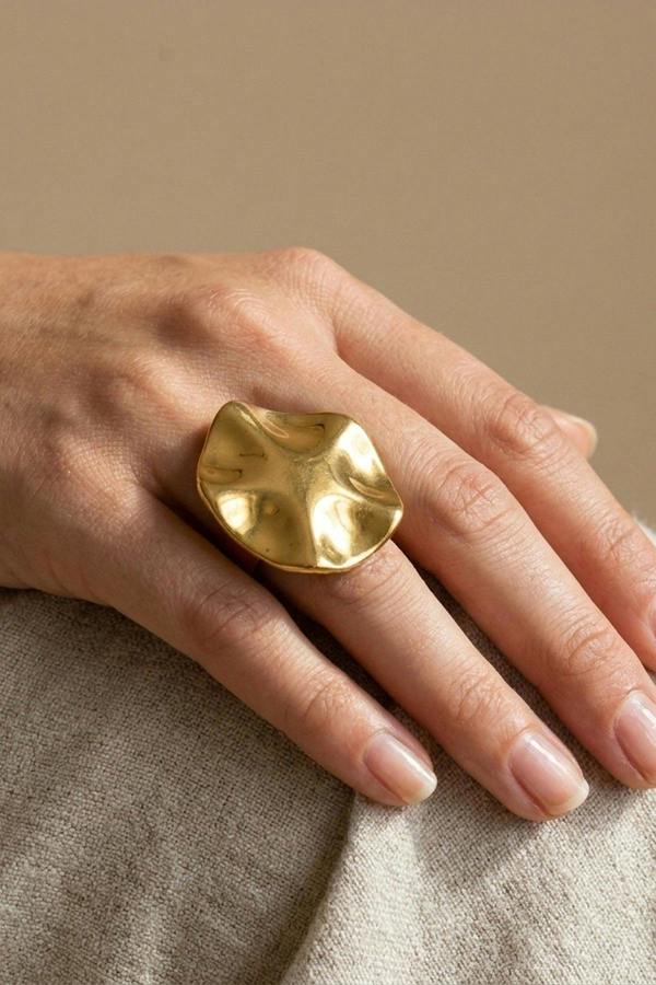ARIIRA Sunny Gold Tone Abstract Wavy Statement