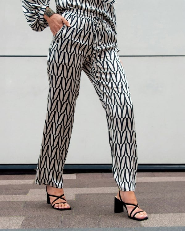 Antonia York Black & Cream Trousers | Evie Slim Elasticated Waist Abstract Print Pants