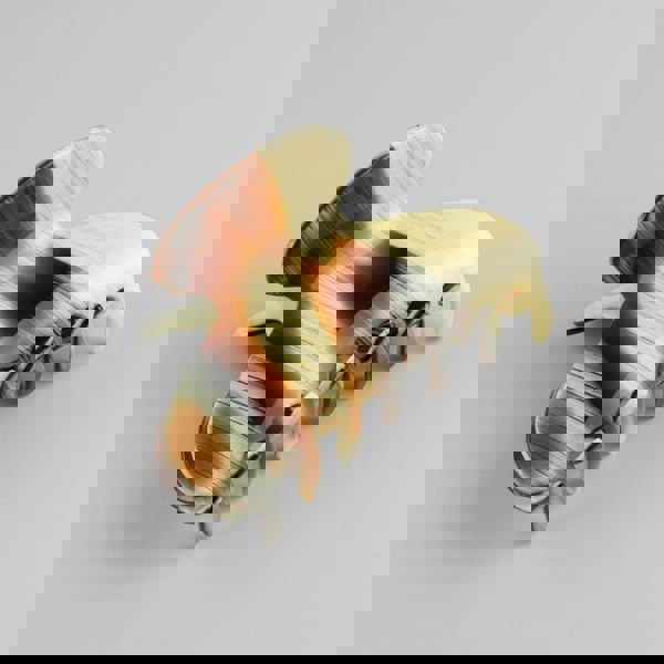 Medium Hair Claw Clip in 9cm Crème Brûlée Handmade French Hair Accessories at Tegen Accessories