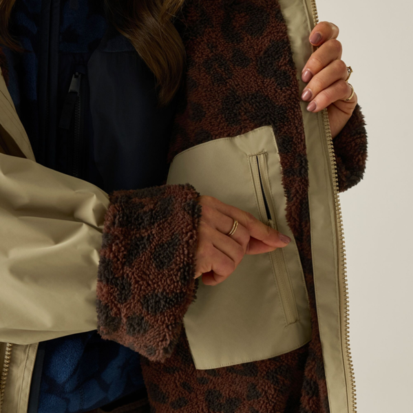 Regatta Unisex Adult Leopard Waterproof Changing Robe - Barleycorn/Dark