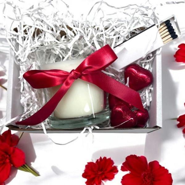 Aye Do Gifts Red Ribbon Candle Gift Set White Ribbon | Keepsake for Friend, Family
