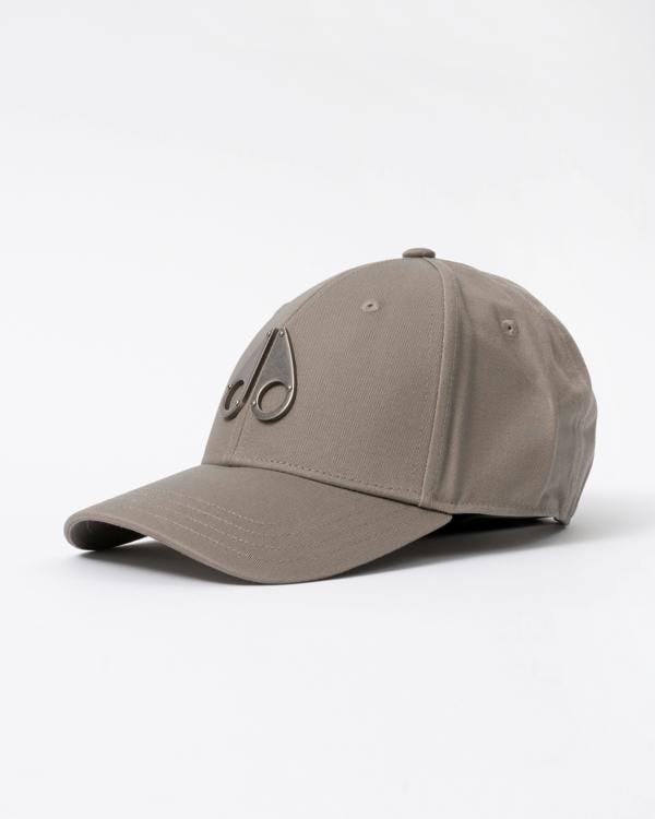 side view of a Moose Knuckles Front Logo Icon Cap in Ashen 1968