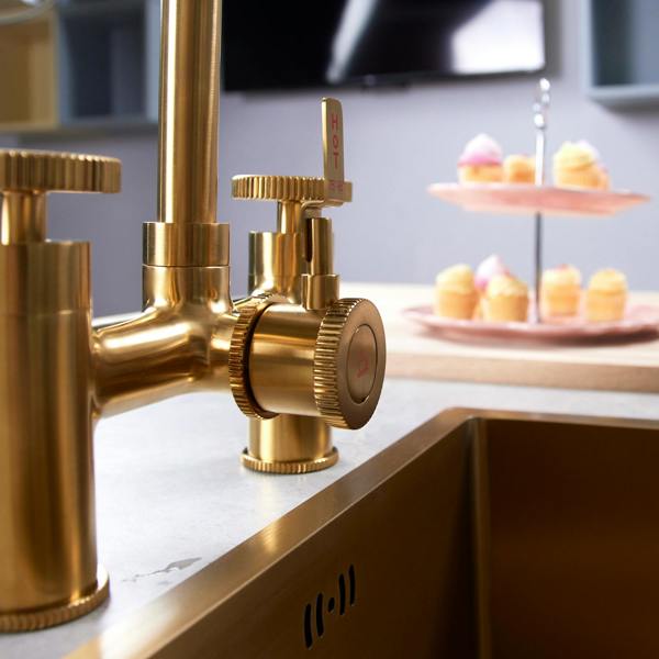 Flode kraft | Industrial Bridge Style 3 in 1 Instant Boiling Tap | Brushed Gold Finish