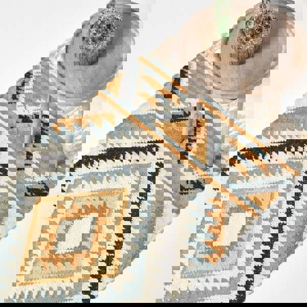 HOMESCAPES Agra Handwoven Diamond Kilim Wool Rug