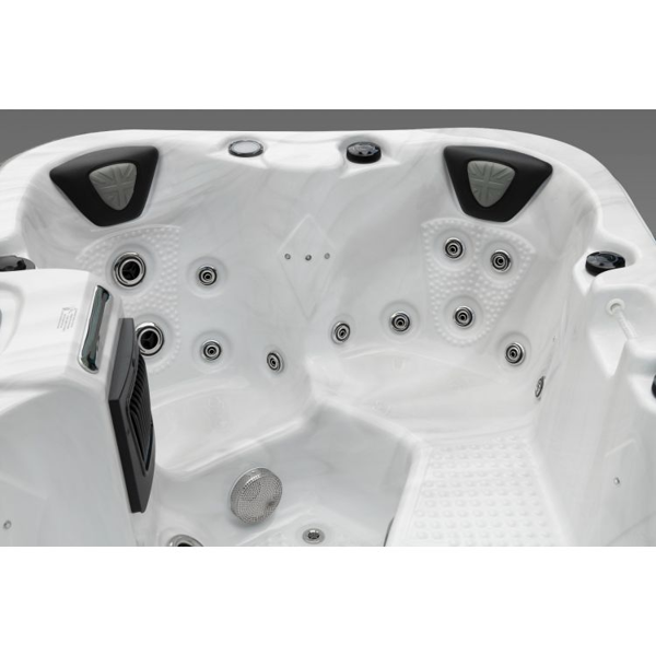 Grayling™ 3-4 Person Hot Tub (includes Cover & Steps)
