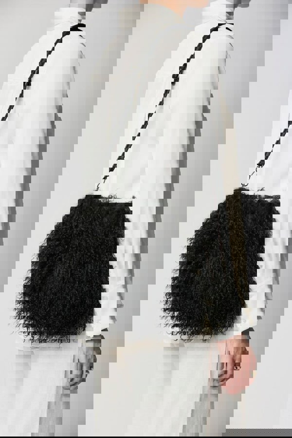 Jasmin Muff Bag Solid Black