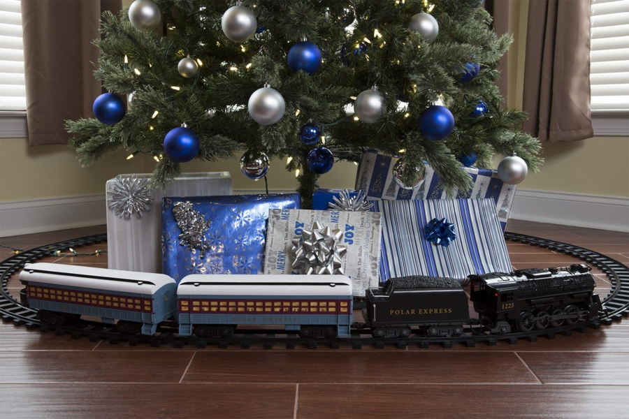 Lionel The Polar Express 28-piece Train Set