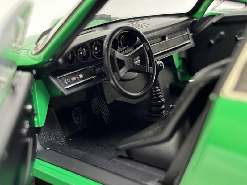Welly 1973 Porsche 911 Carrera RS Green 1:18 Scale Welly 18044gn