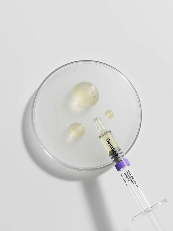 High-absorption "Spicule" texture of Genabelle Melacare Ampoule – Targeted tingling sensation for deep pigment correction at Atelier De Glow UK.