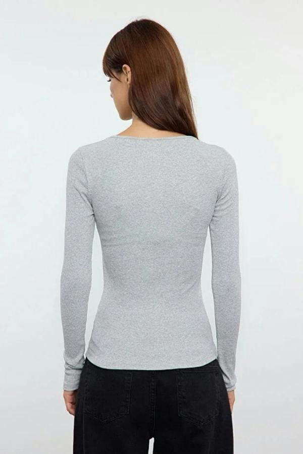 Hoxton Gal Mélange Ribbed Stretch Knit Blouse with Snap Buttons – Fitted