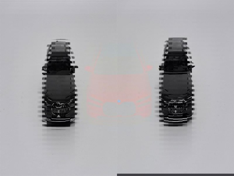 Mini GT BMW i7 xDrive60 Aventurin LHD 1:64 Scale Mini GT MGT00952L