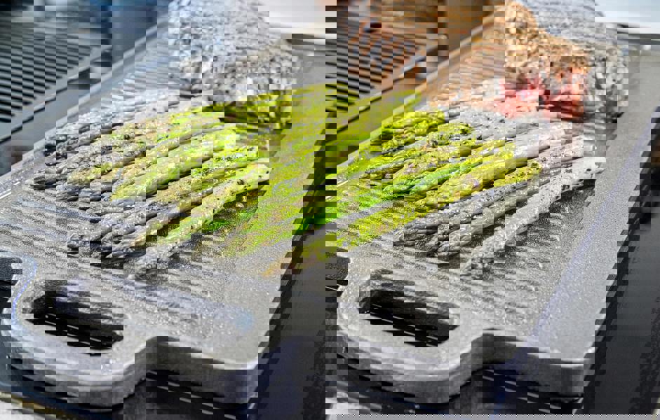 KitchenCraft Deluxe Cast Iron Griddle 45cm x 23cm