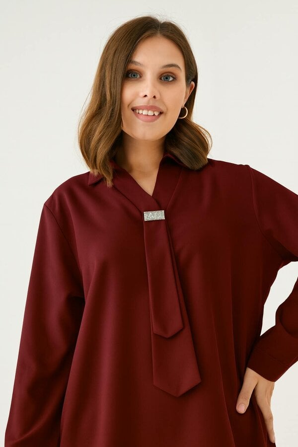 Hoxton Gal Oversized Long Sleeves Shirt Collar Tunic Top with Brooch Detail in Burgundy