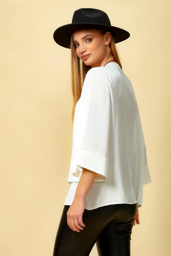 Hoxton Gal Layered Top With 3/4 Sleeves in White with Necklace