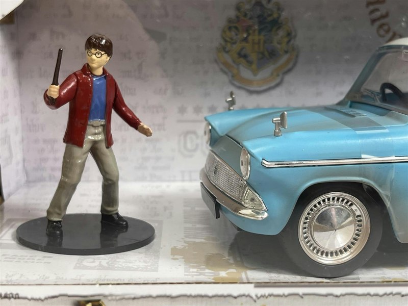 Jada Harry Potter Diecast Figure and 1959 Ford Anglia 1:24 Scale Jada 253185002