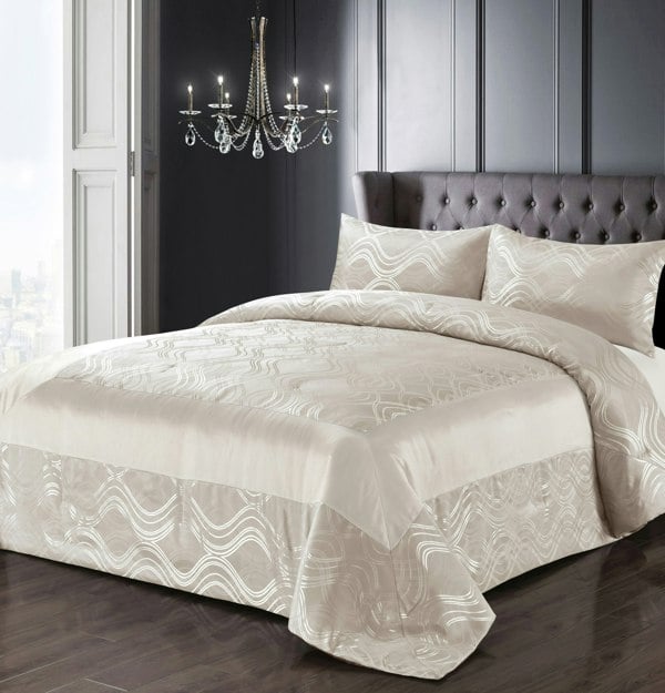 Intimates Clarissa Quilted Luxury Bedspread Set