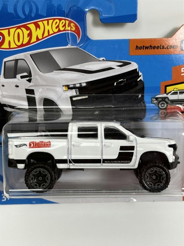 Hot Wheels 2019 Chevy Silverado Trail Boss LT HW Hot Trucks 1:64 GHC37D521 B5