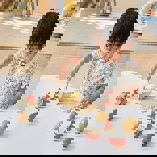 Polar B Cutting Fruit