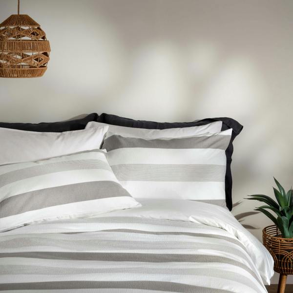 Soak&Sleep White/Grey Multi Seersucker Stripe Duvet Cover