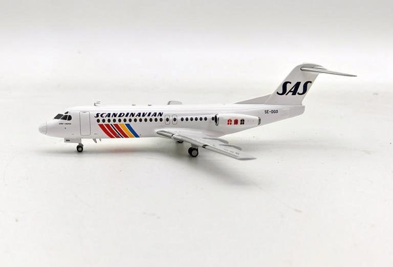 MCSlots Scandinavian Airlines SAS Fokker F-28-4000 Fellowship SE-DGO 1:200 IFF28SK0720