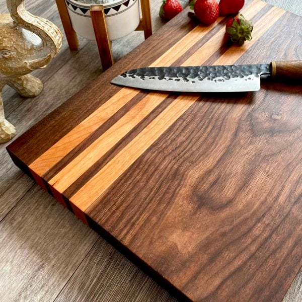 Giraffes & Craftz Black Walnut & Cherry Chopping Board