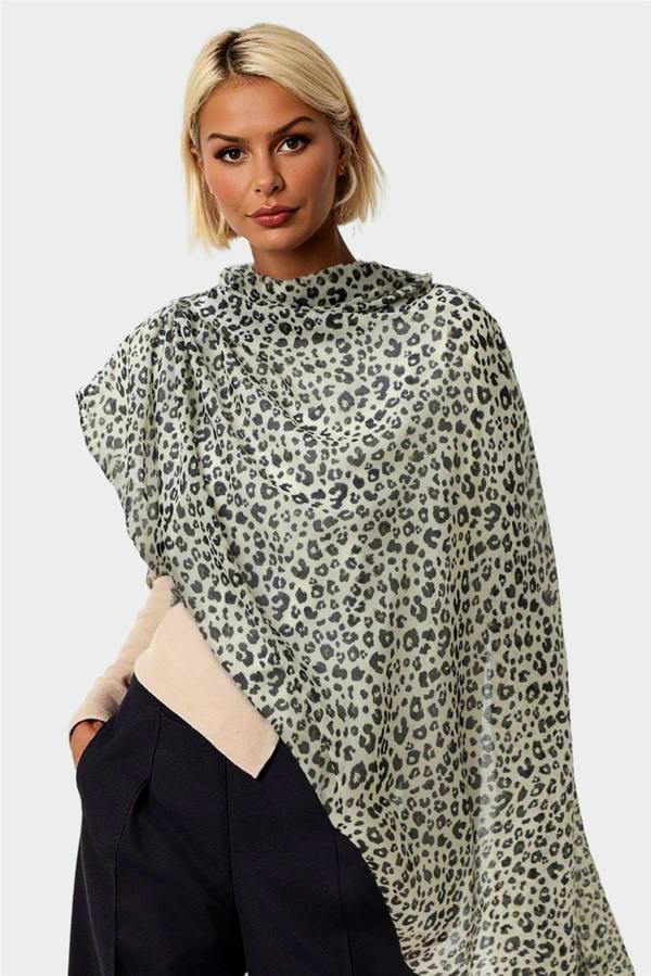 FS Collection Black Leopard Print Tassel Scarf In White