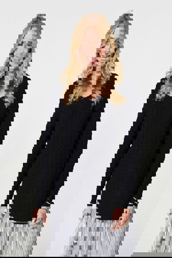 Black | Textured V-Neck Relaxed Curve Hem Jumper
