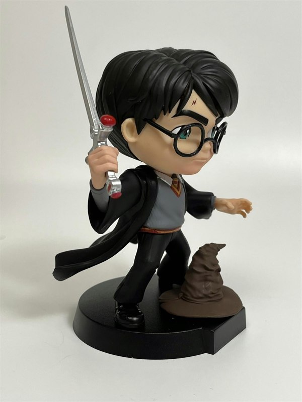 Iron Studios Harry Potter With Sword Of Gryffindor Harry Potter Approx 5.5 Inches WBHPM67922