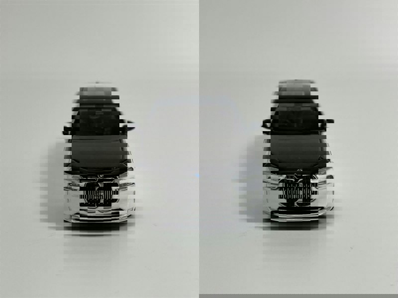 Mini GT BMW i7 xDrive60 Alpine White Black Sapphire LHD 1:64 Mini GT MGT00959L