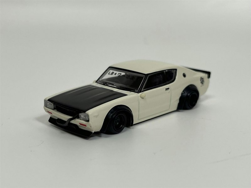 Mini GT Nissan Skyline Kenmeri Liberty Walk White 1:64 Mini GT MGT00702R