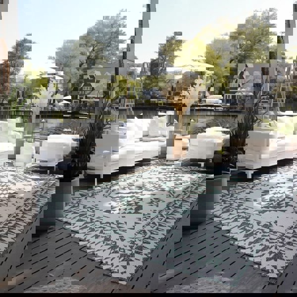 Dynamic Indoor & Outdoor Reversible Green Rug