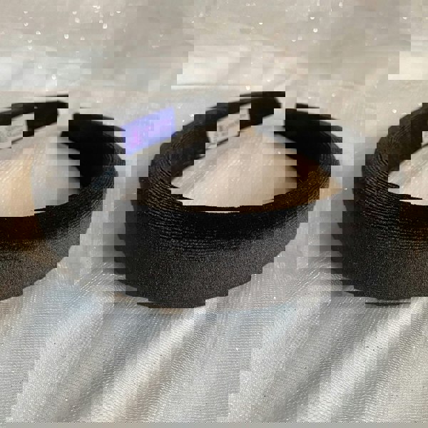 Black velvet headband, padded design, smooth velvet texture, classic wide style, elegant and versatile accessory, comfortable cushioned hair band
