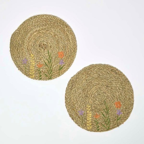 HOMESCAPES Round Floral Bulrush Placemats, Set of 2
