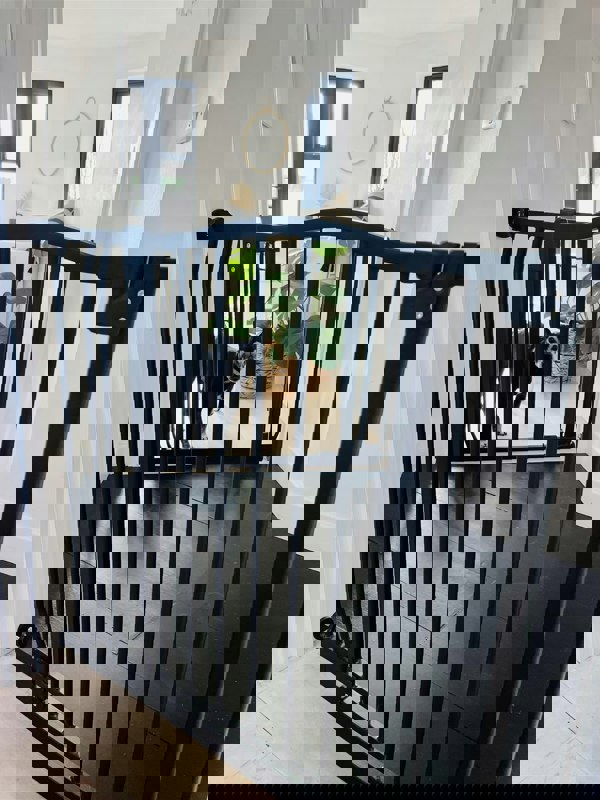 Bettacare Curved Top Dog Gate, 71cm - 80cm, Matt Black, Pressure Fit Pet Gate for Dog and Puppy, Pet and Dog Barrier