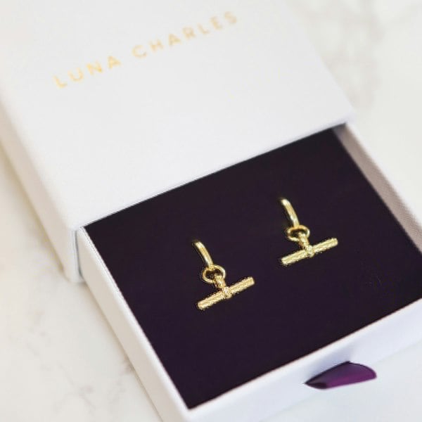 Luna Charles Cassia T-Bar Huggie Earrings | 18k Gold Plated