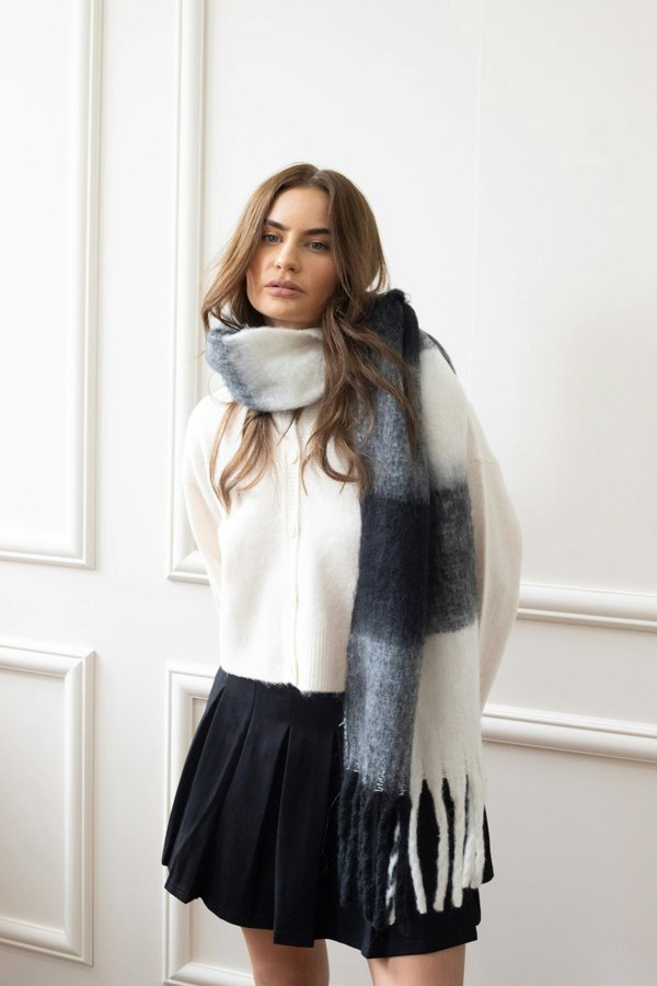 SVNX Black White Check Scarf & Gloves Set
