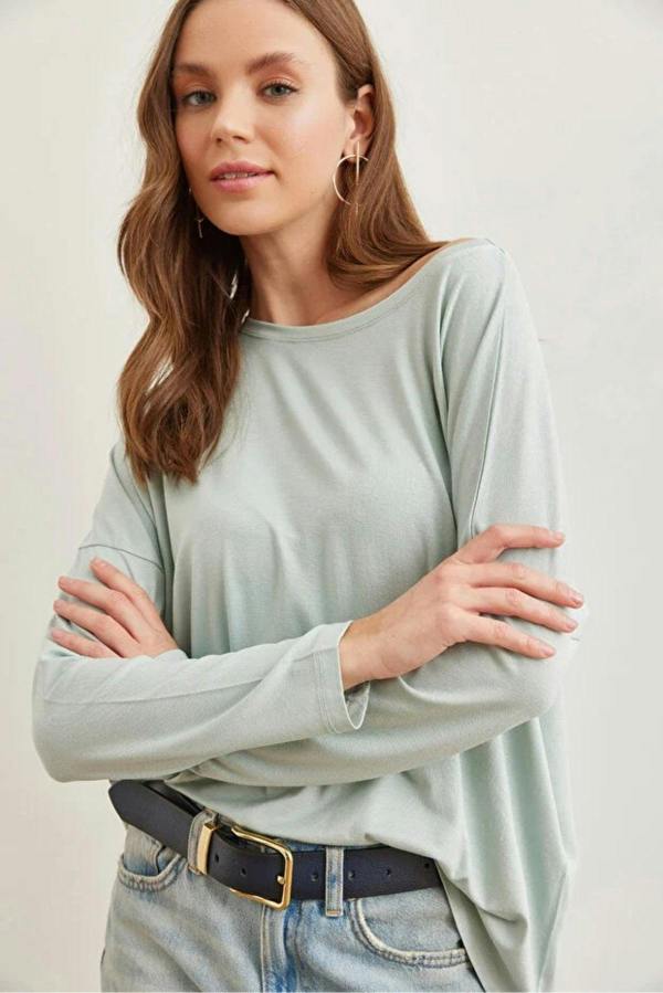 Hoxton Gal Crew Neck Draped Batwing Viscose Blouse
