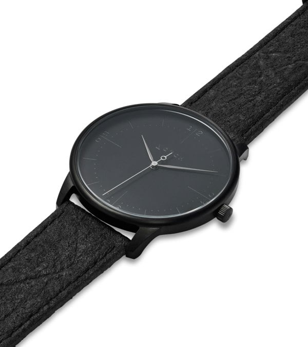 Votch Black & Piñatex with Black Watch | Aalto