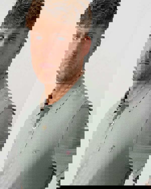 GANT Slim Fit Short Sleeve Shield Logo Pique Polo - 10 Ceramic Grey - Detail