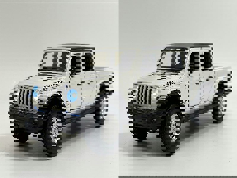 Tayumo Jeep Grand Cherokee White LHD Light and Sound 1:32 Scale Tayumo 32170011