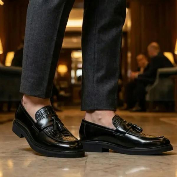 Dolcetto Mens Faux Leather Black Tassel Lug Sole Textured Loafers Shoes