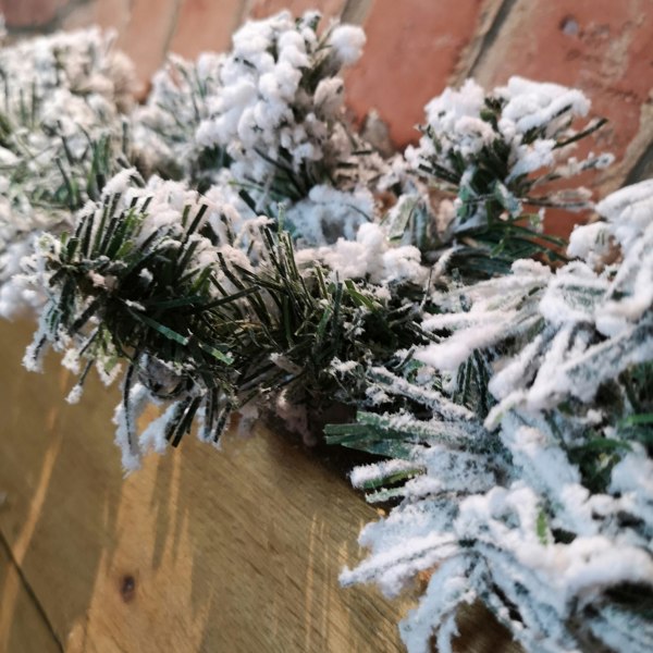 Samuel Alexander 270cm (9ft) Samuel Alexander Luxury Green Christmas Snowflocked Garland