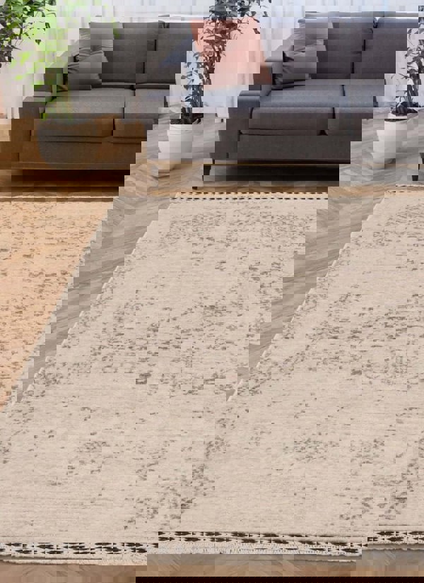 Traditional Medallion Vintage Rug with Cotton Fringe