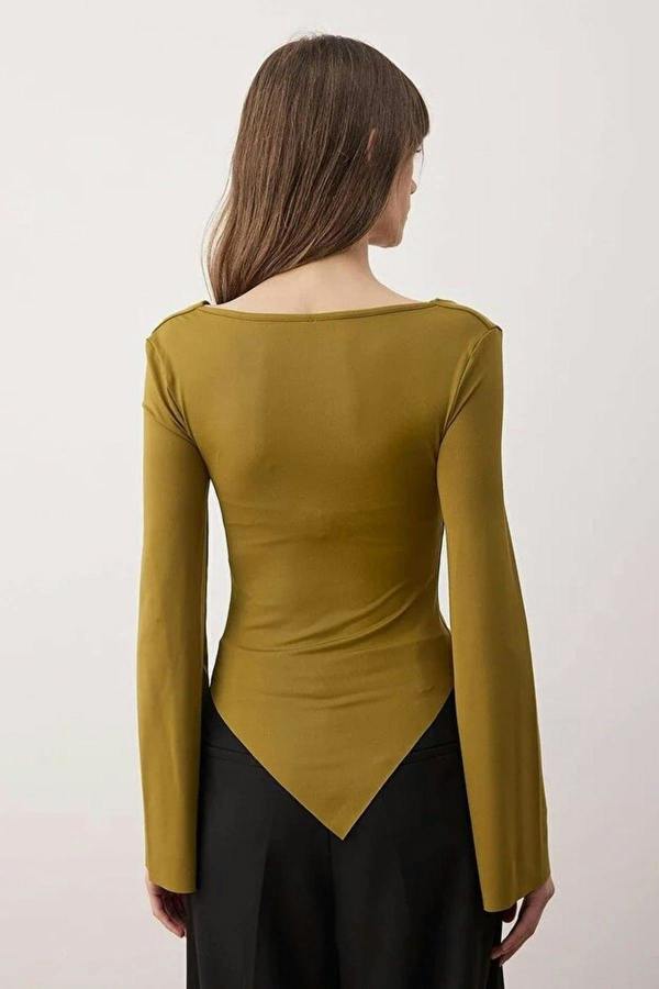 WOVCOR Asymmetric Fitted Knitted Blouse