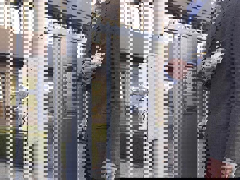 Durable Enclosed DUO 2 Card Clip Security Pass ID Badge Holder | 25 Pack | Clear