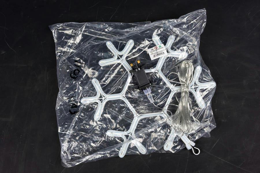4cm Snowflake Neon Effect Rope Light with 90 Cool White LEDs for Indoor or Outdoor Display image 3