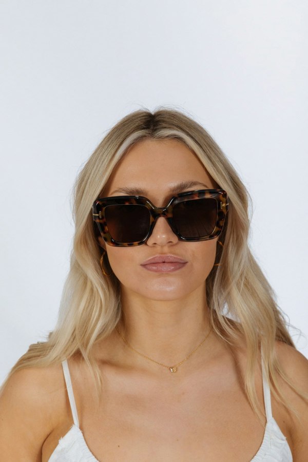 SVNX Bold Square Sunglasses in Leopard Brown