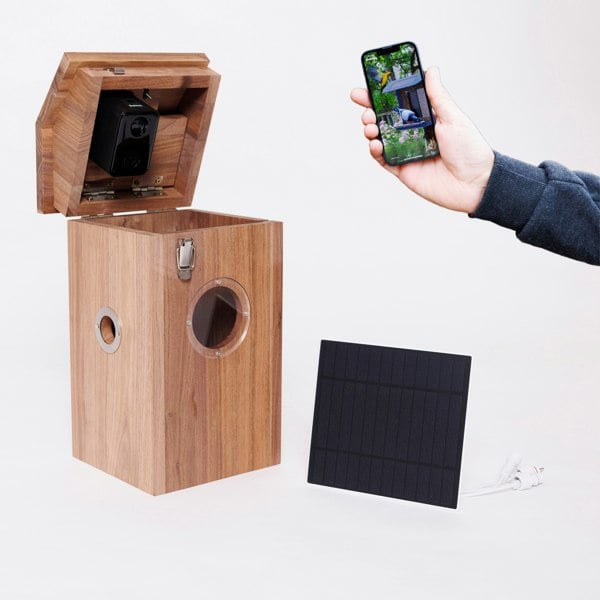 Callow Retail Walnut smart bird house and Camera with Solar Panel